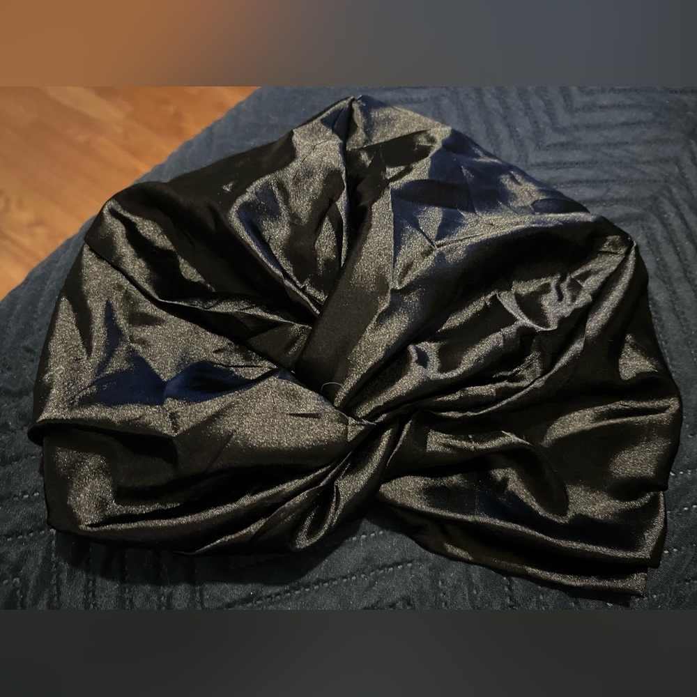 🥰 4/$25- Black Silk Hair Cover